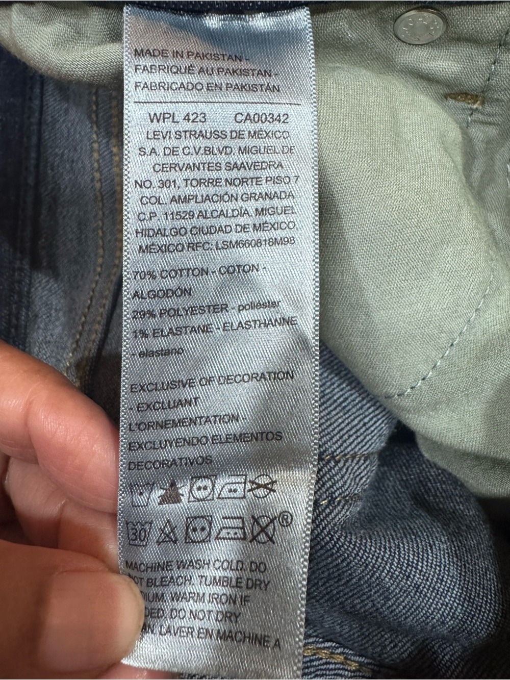 Levi's Women's Straight Leg Jeans in Dark Blue Wash NWT - Picture 8 of 11